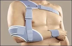 Comment se nomme l'os qui est le prolongement externe de l'épine de la scapula et va s'articuler avec la clavicule ?