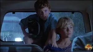 Comment s'appellent les deux enfants dans Jurassic Park ?