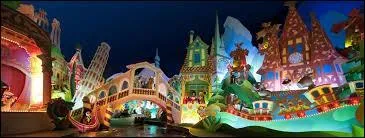 Quel est le titre de la chanson interprétée dans la "Maison des poupées" ?