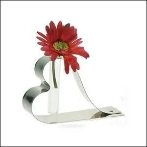 Qu'est un vase réservé à l'usage d'une seule fleur ?