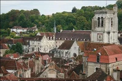 Dans quelle région de France se situe une ville appelée "Tonnerre" ?