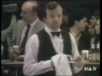 Quel est le prénom de ce serveur qui passe son temps à servir de la bière sans alcool de la marque Tourtel ?