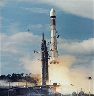 Combien de pays avaient décidé de la construction pour la fusée Ariane lancée depuis Kourou en 1979 ?