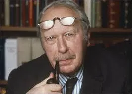 Essayiste et académicien français ayant reçu de nombreux prix littéraires ( Stendahl, Courteline, entre autres.). Il fut aussi un des sociétaire, les plus présents des Grosses Têtes de Philippe Bouvard.