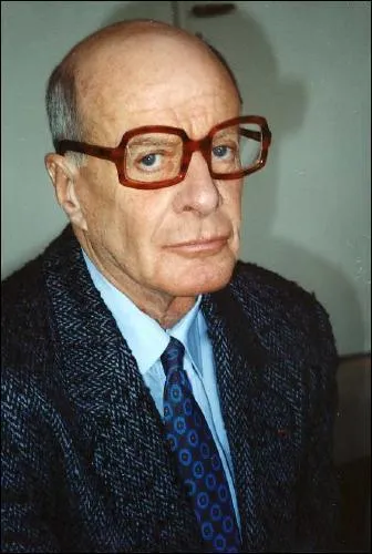 Acteur français, à mon sens champion de l'homme énervé et de l'exubérance. J'ai adoré son jeu d'acteur, il me faisait rire à chaque fois qu'il apparaissait à l'écran. ( il me fait encore rire, d'ailleurs).