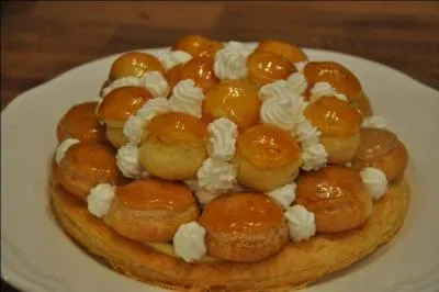 Quelle est l'origine du nom du gâteau Saint-Honoré ?