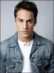 Tyler est connu pour être...