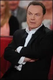 Comment s'appelle ce présentateur télé ?