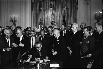 En 1964, le Congrès des Etats-Unis vote la loi sur les droits civiques. Quel est le but de ce texte ?