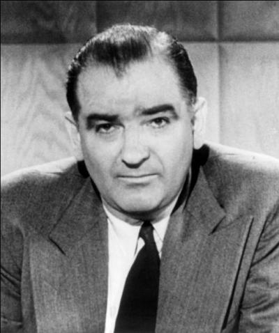 De 1950 à 1954, se développe dans la société américaine un mouvement de suspicion de l'influence communiste aux Etats-Unis, encouragé par le sénateur McCarthy. C'est