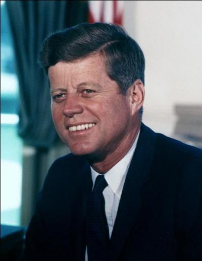 En 1960, les Démocrates reviennent au pouvoir avec John Fitzgerald Kennedy. Quelle est la particularité du nouveau président ?