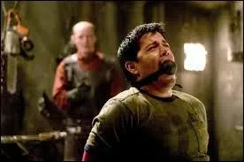 Ce film américain de 2006, réalisé par Eli Roth, nous parle de trois amis en visite dans un pays d'Europe de l'Est. Ils y rencontreront de charmantes jeunes femmes qui se révèleront être des rabatteuses. En effet, les trois amis vont se faire kidnapper et torturer pour le plaisir de riches en quête de sensations fortes. Ce film se nomme :