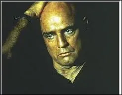 Quel est le prénom du Colonel Kurtz ?