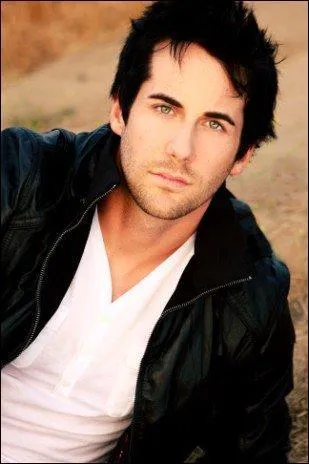 Comment s'appelle cet acteur ?