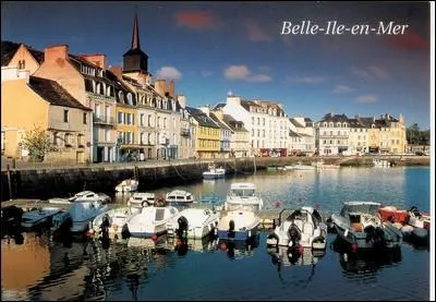 Belle-Île-en-Mer, île française de l'océan Atlantique, est située dans le département du Finistère, en Bretagne.