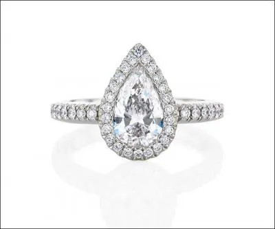 La forme de cette pierre va aider Gerardo à trouver le nom de cette bague :