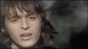 « Elle aimait sa poupée, elle aimait ses amis, surtout Ruth et Anna et surtout Jérémy, et ils se marieraient un jour peut-être à Varsovie. Comme ..., comme ...comme ...comme ... »