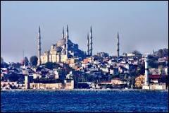7 août 626 - Le siège de Constantinople est levé. En 1930, quel nom est donné à cette ville ?