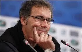 En quelle année a-t-il commencé à jouer dans le pays de la question précédente ?