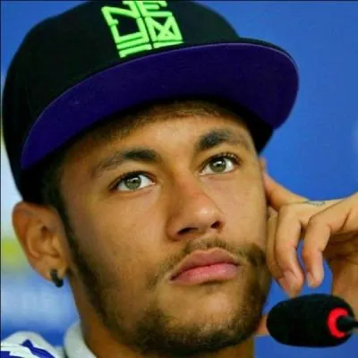 A quel pays vous fait penser ce c&eacute;l&egrave;bre footballeur ?