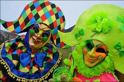 Il y a beaucoup de ... dans le monde, mais mon préféré reste celui de Venise.