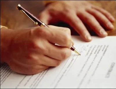 Monsieur, le directeur a pris sa décision, nous attendons ses différents ..., avec impatience.