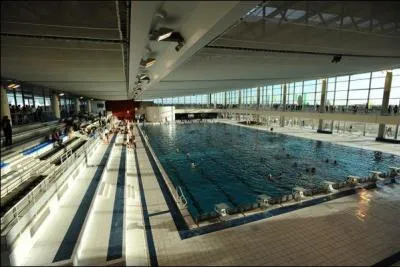 En été, il fait chaud donc pour se rafraîchir rien de tel que d'aller à la piscine. Dans quelle ville trouve-t-on le plus grand complexe aquatique de France appelé "L'Odyssée" ?