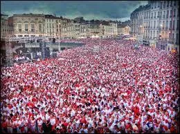 Chaque année en été se déroulent les fêtes de Bayonne dans les Pyrénées-Atlantiques. Quel jour commencent-elles ?