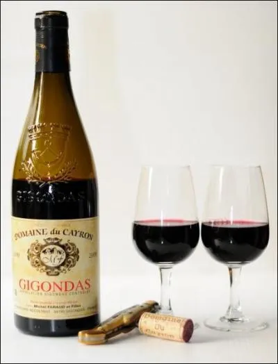 Nous avons bientôt fini la bouteille de Gigondas, c'est un....