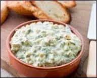 Je vous ai préparé une petite sauce pour les accompagner. C'est une mayonnaise montée sur des jaunes d'oeufs cuits durs, et assaisonnées de fines herbes :