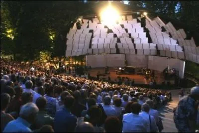 Entre Juillet et Août se passe le Festival international de ______ de La Roque-d'Anthéron.