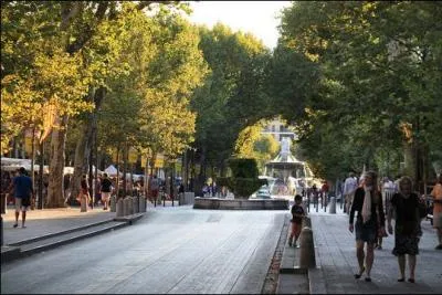 Où se passe le célèbre Festival international d'art lyrique ?