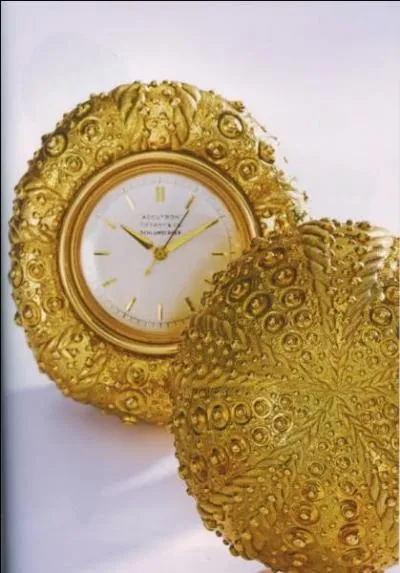 Ce fut aussi un choc pour le monde entier  : vous souvenez-vous de l'heure du choc de la mercedès dans laquelle voyageait la Princesse Diana, contre le pilier du tunnel de l'Alma, à Paris ?