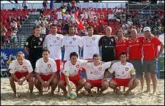 Championnat du monde de football de plage 2004 - Dans le groupe B, l'Italie affronte le P&eacute;rou, &agrave; la fin du match, le score est &agrave; &eacute;galit&eacute; (1-1), laquelle de ces &eacute;quipes a gagn&eacute; gr&acirc;ce aux tirs-au-but ?