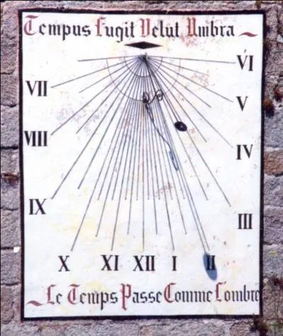 Pour conclure mon périple, je vais dans une petite ville du Finistère, célèbre pour son cadran solaire. C'est la ville où est né "Paulo la science". Où se termine donc mon périple ?