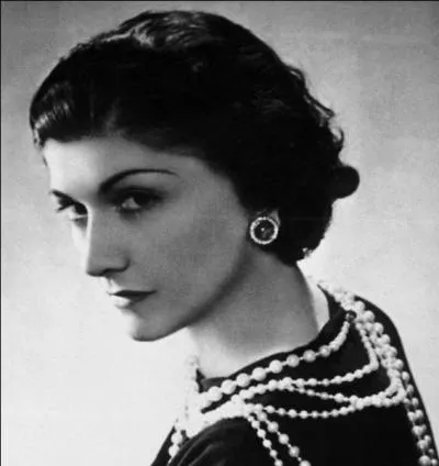 Coco Chanel (1883-1971), créatrice de haute couture fit des séjours dans une grande ville thermale qui devint une triste capitale de la France pendant quelques années...