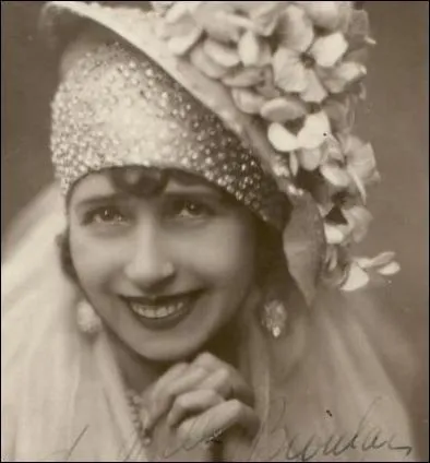 La parisienne et chanteuse Mistinguett (1875-1956) y est née. C'est la seule station thermale de l'Ile-de-France, elle possède le Casino le plus grand de France. C'est ?