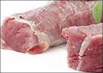 Qu'est-ce que le parage des viandes au couteau, qui est un des critères de qualité supplémentaire de ces saucissons ?