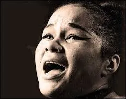 Quel &acirc;ge avait la m&egrave;re d'Etta James &agrave; sa naissance ?