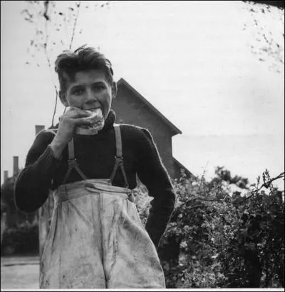 En revenant à la maison, le mineur offrait les tartines qu'il n'avait pas mangées à ses enfants qui se disputaient ce pain emblématique. On l'appelait :