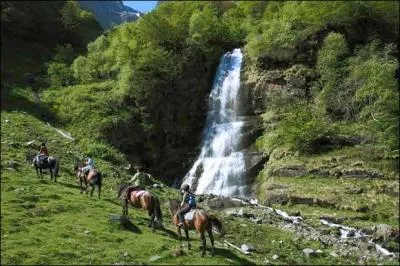 Il est possible d'effectuer des randonnées à cheval ou avec un âne.