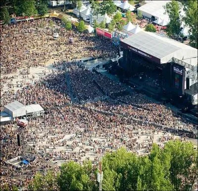 Un des plus importants festivals de musique rock et pop au monde. Cr&eacute;&eacute; en 1973, l'&eacute;dition 2014 a accueilli 340 000 festivaliers ! Les meilleurs groupes des quarante derni&egrave;res ann&eacute;es s'y sont produits... mais o&ugrave; est-il organis&eacute; ?