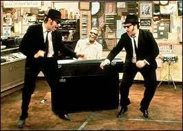 En quelle ann&eacute;e Belushi meurt-il ?