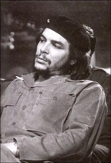 Pour en finir avec les citations, un sbire de Farès entend De Funés (question 10). Que répond-il alors ?