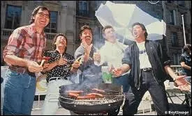 Durant la période estivale, le barbecue demeure indéniablement l'une des activités phares. On y adore savourer des saucisses de toutes sortes, dont la fameuse merguez. En 1990, cette dernière se retrouve au coeur de cette fameuse chanson interprétée par "Les Musclés". Comment s'intitule cette chanson ?