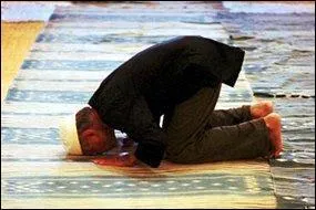 À part les cinq prières obligatoires, quelle prière Allah nous demande-t-il d'effectuer dans le Coran ?