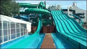 Quel est le toboggan le plus haut de ce parc aquatique ?