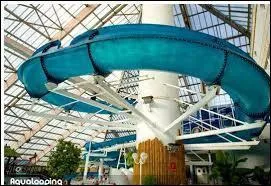 Combien y a-t-il de toboggans intérieurs ?