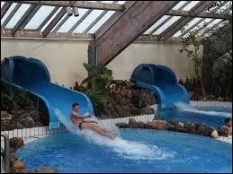 Comment s'appellent ces deux toboggans ?