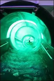 Dans ce toboggan, vous glissez avec une bouée qui peut contenir une ou deux personnes. Quel est le nom de ce toboggan ?